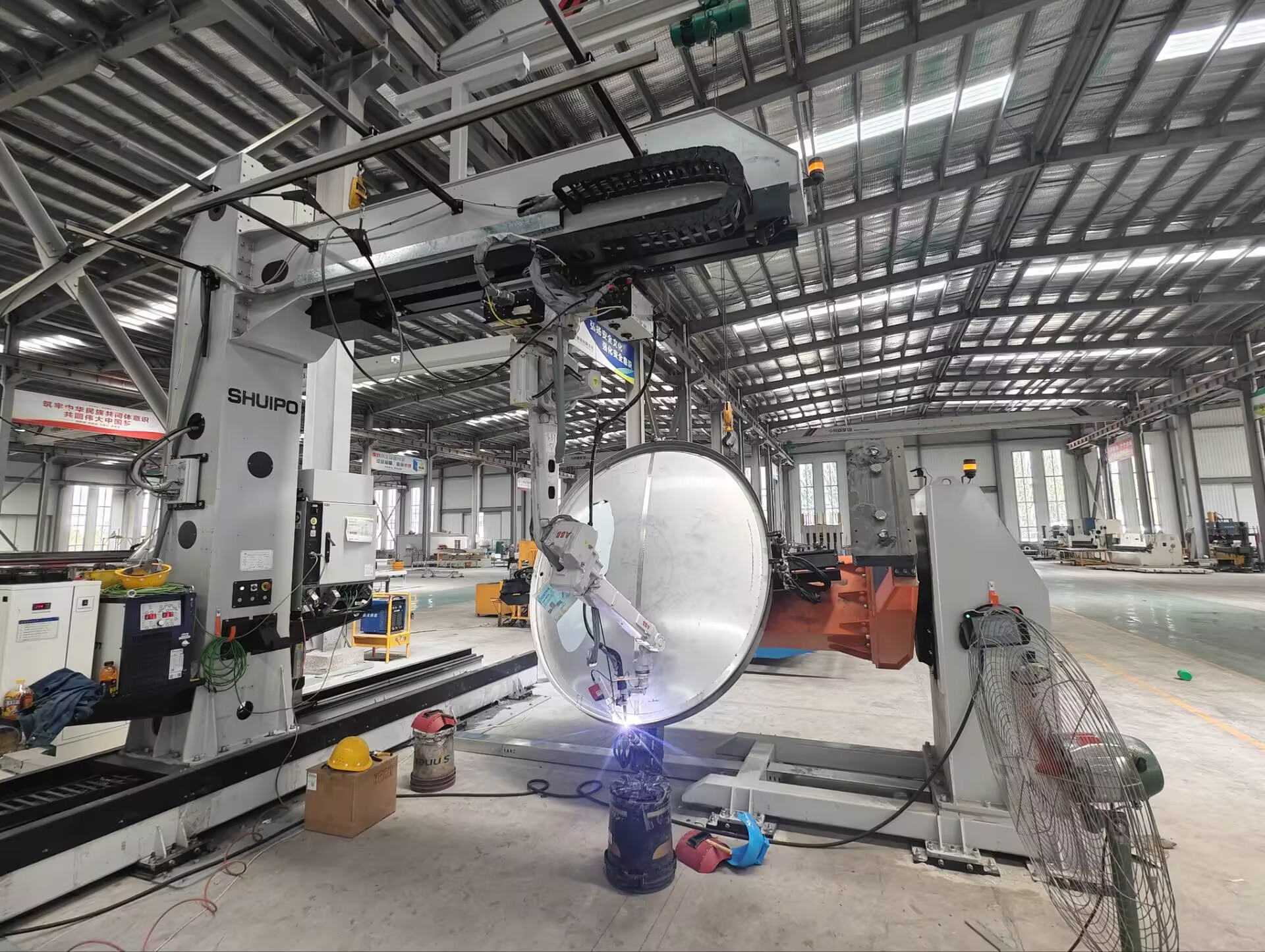 Closure Welding Robot Workstation
