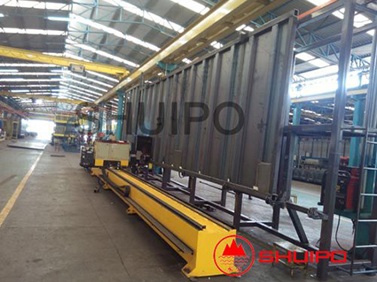 Automatic corrugated plate welding robot