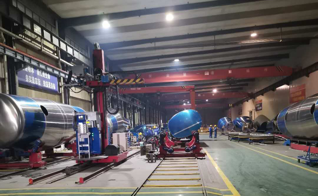  Automatic girth welding machine for irregular tanks