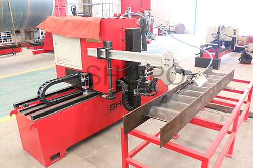Corrugated plate intelligent welding robot