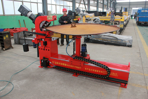 Automatic irregular dished head flanging