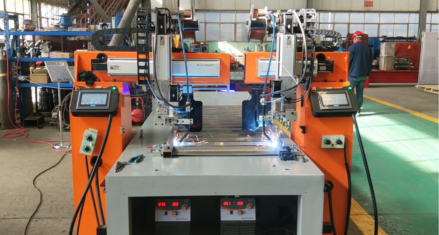Horizontal corrugated plate welding equipment