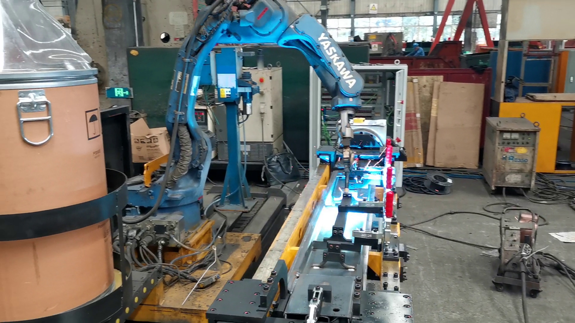 Neutral column welding workstation